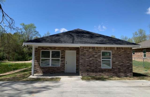 3 bedroom 3 bath house built 2021 - 122 Scarborough Street, Nacogdoches, TX 75961