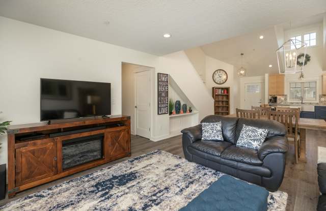 2487 Hadley Hills Gallery 4