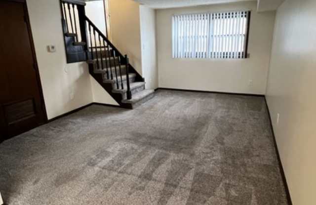 SouthSide Duplex - 323 East Wall Avenue, Des Moines, IA 50315