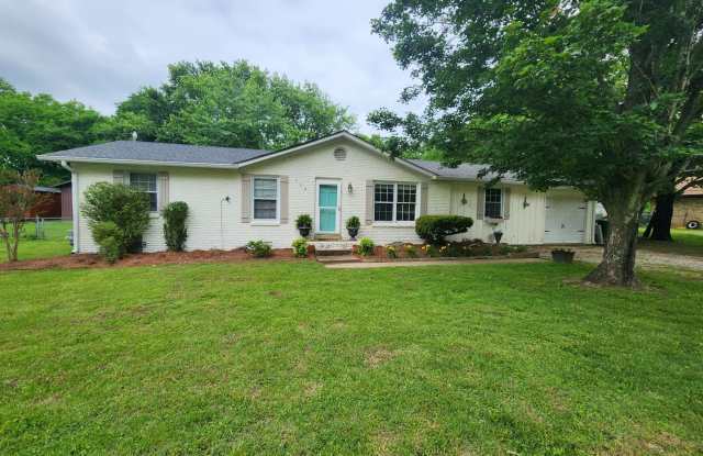 Remodeled home just two minutes from Spring Hill's Main Street! photos photos