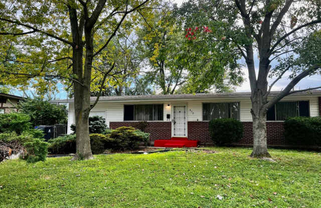 Ranch freshly painted in ideal location off Lindbergh. photos photos