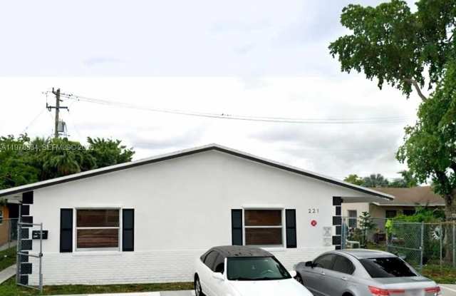 221 NE 40th St photos photos