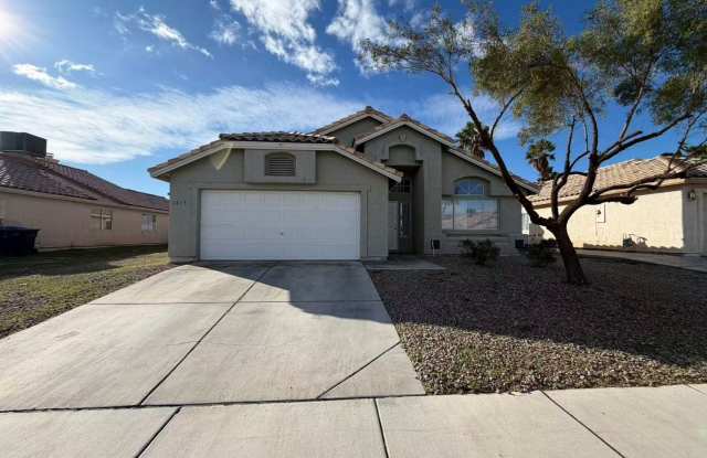 Sweet and warm one story single family house photos photos Sweet and warm one story single family house photos photos