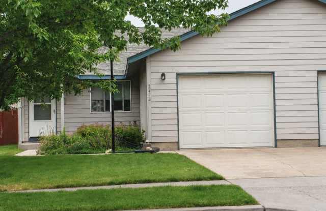 2 Bed Duplex with Fenced Yard, Covered Patio & Water Included Gallery 1