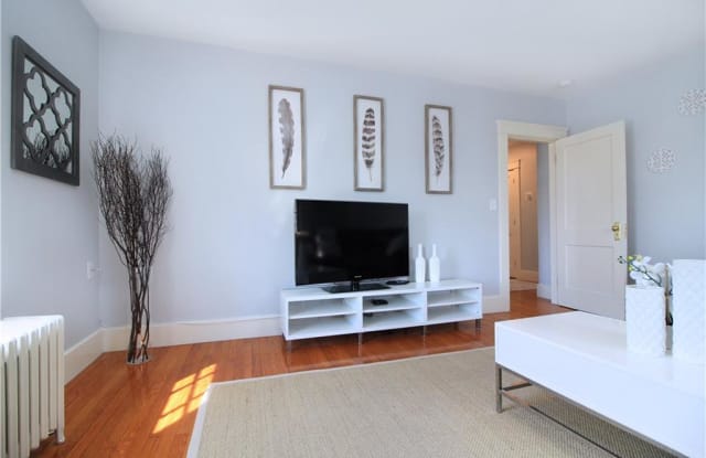 137 West Main Road - 137 West Main Road, Newport East, RI 02842