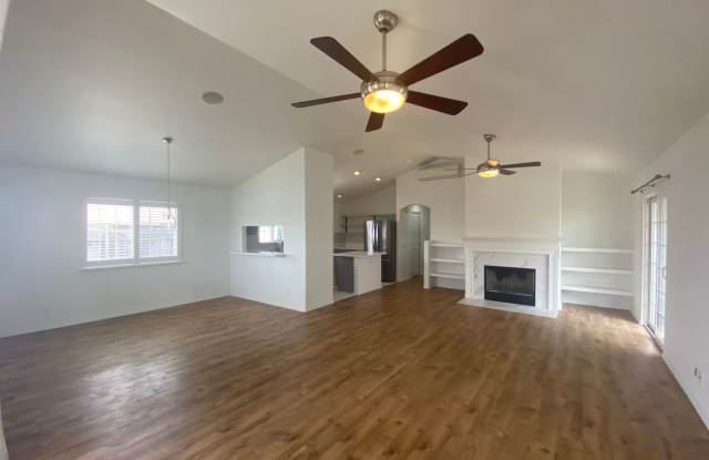 The Heart of Waimea 3BR/2BA with AC, Vaulted Ceilings, and Yard Service! Gallery 3