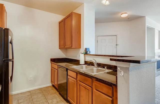 Beautiful 2 Bed/2 Bath Condo with Private Balconies, Pool Access & Golf Course Community Gallery 4