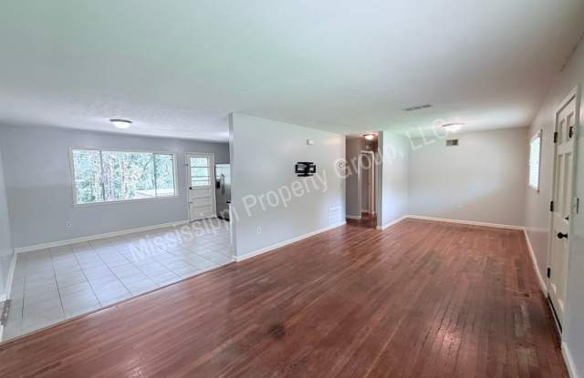 4BR/2BA Home Gallery 3