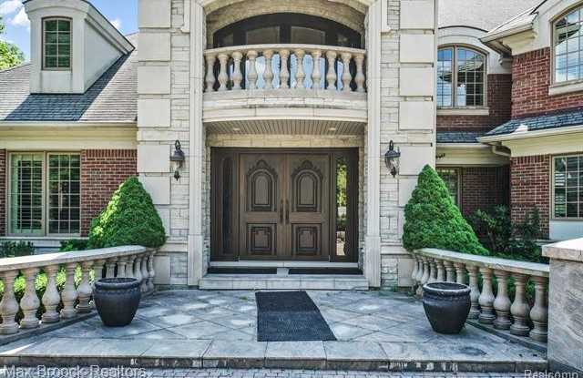 26489 BALLANTRAE Court Gallery 2