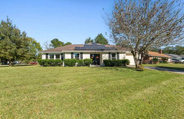 Beautifully Renovated Brick Home in a Quiet, Established Neighborhood photos photos Beautifully Renovated Brick Home in a Quiet, Established Neighborhood photos photos
