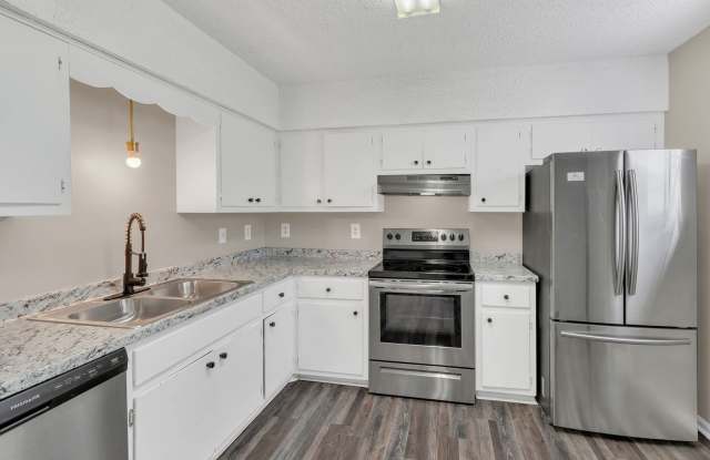 AVAILABLE NOW. 2 BD 1 1/2 BATH. CLOSE TO EAST NASHVILLE AND DOWNTOWN. $1795 RENT. Dogs Allowed. photos photos
