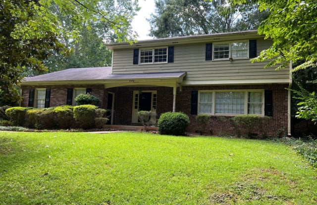 4576 Holliston Rd - 4576 Holliston Road, Dunwoody, GA 30360