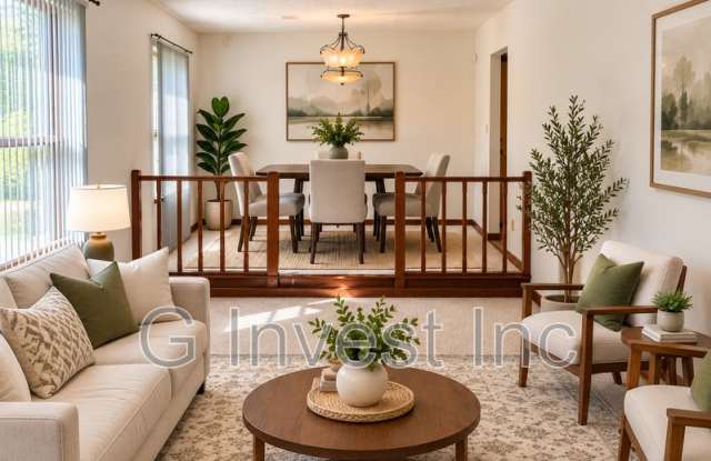 2795 Foxhall Lane N Gallery 2