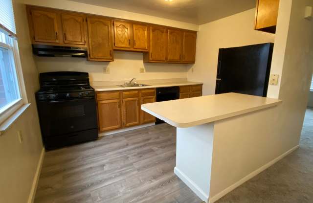 Perfect Two Bedroom Townhome in Plum! Ample Natural Light, Central A/C  More! Call Today! photos photos