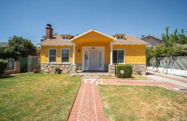 247 W Santa Anita Avenue - 247 West Santa Anita Avenue, Burbank, CA 91502