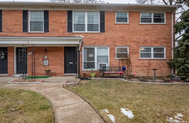 2906 W 13 MILE Road - 2906 West 13 Mile Road, Royal Oak, MI 48073