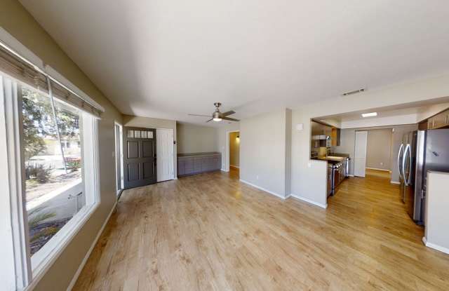 8BD/3BA, Corner of Ewing and Rincon Gallery 4
