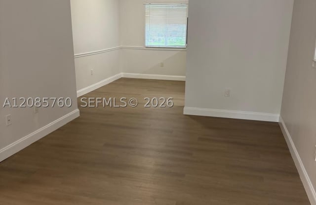 1251 SE 28th Ct Gallery 4