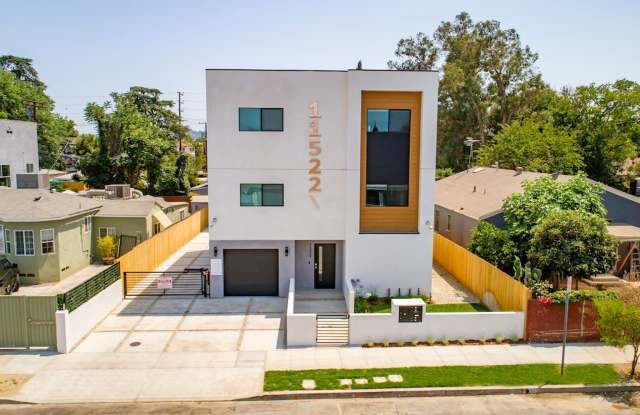 11522 Emelita Street photos photos