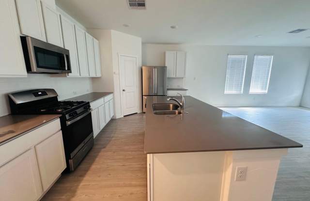 Gorgeous 4 bedroom home near Lexington Middle School Gallery 3