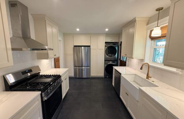 2079 Saint Lukes Drive Unit A Gallery 1