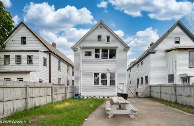 22 Swan Street photos photos