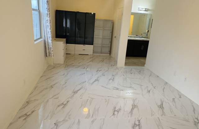9185 North 98th Avenue Gallery 2