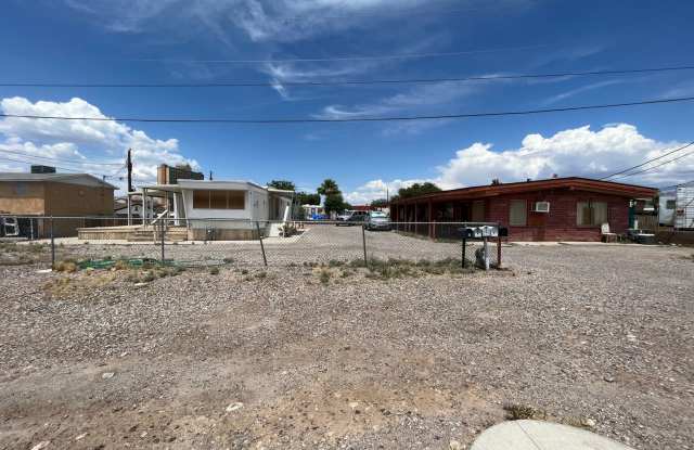 Studio Efficiency 1/2 block to Colorado river photos photos