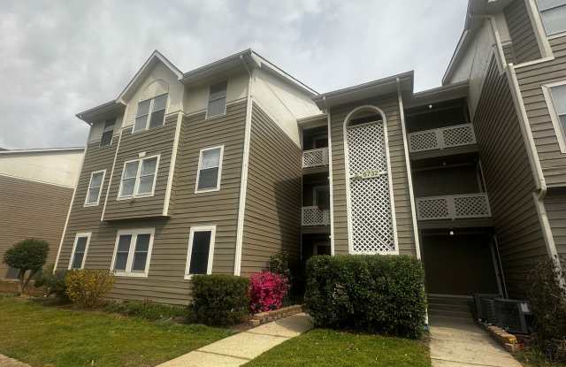6732 Willowbrook Unit 7~Stewart's Creek **2 WEEKS FREE RENT** photos photos