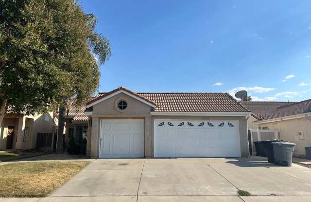 Spacious single story 3 bedroom home seeking new family! - 2991 Cypress Street, Hemet, CA 92545