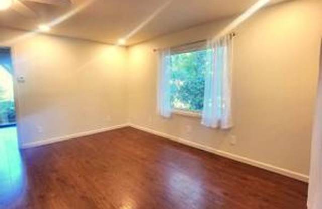Hidden Garden Sanctuary, Charming 1-Bedroom in Petaluma Gallery 4