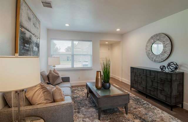 1228 Ridgeway Drive Gallery 3