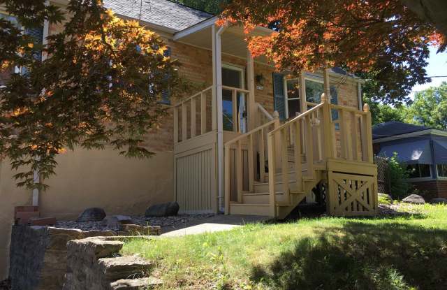 3 Bedroom 1 Bathroom with 4th bonus bedroom in basement Single Family House photos photos