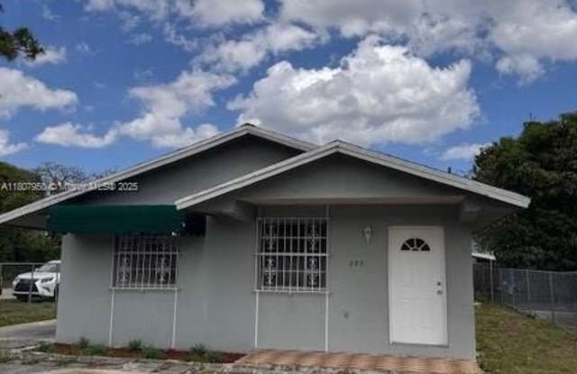 285 Seaman Ave photos photos