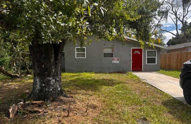 SECTION 8 ACCEPTED! Charming Tampa Home in Quiet Neighborhood – Convenient Central Location! photos photos