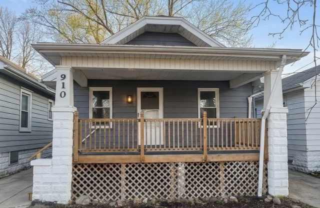 910 West Virginia Avenue - 910 West Virginia Avenue, Peoria, IL 61604