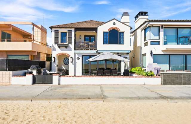 Gorgeous Furnished Home on Deep Oceanfront Lot, Parking for Five Gallery 1