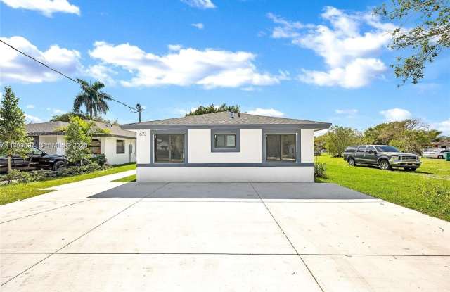 673 NW 14th St photos photos