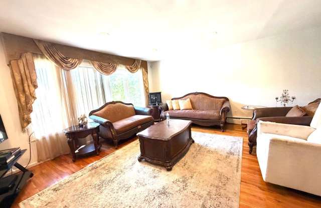 906 Park Court Gallery 2