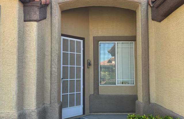 Awesome Single Story Home in the heart of Henderson Gallery 4