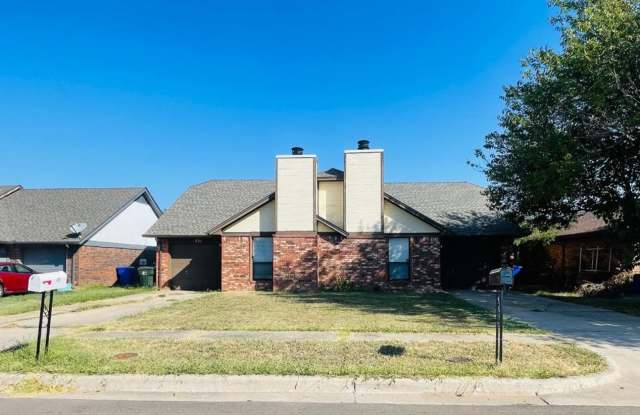 Spacious duplex in Norman available August 5 photos photos Spacious duplex in Norman available August 5 photos photos