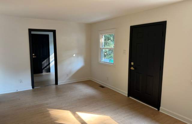Cute 2 Bedroom Duplex in Enderly Park!! Gallery 3