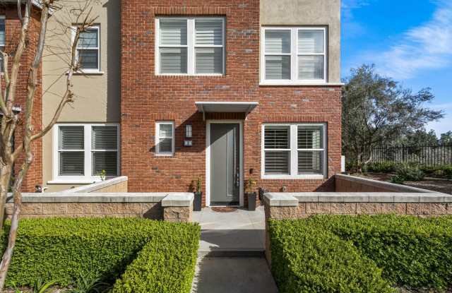 Gorgeous End Unit Townhome in Vantis Gallery 1