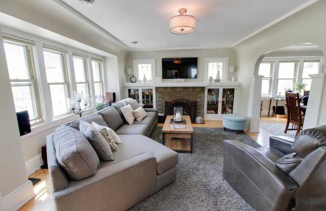 1623 N Astor St photos photos