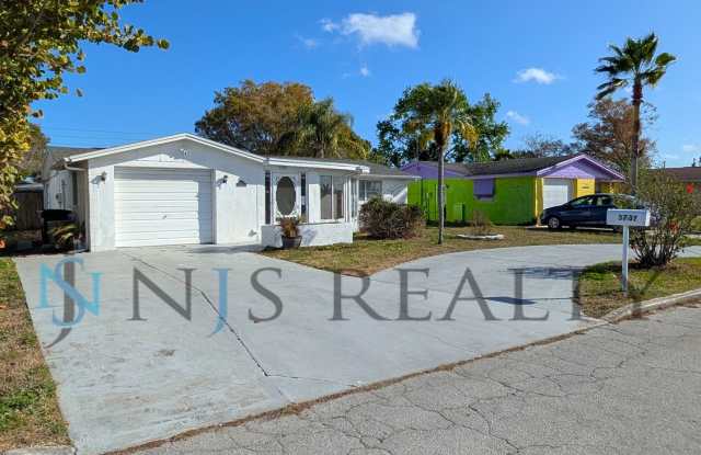 Newly renovated 2bed,2bath,1100 Sq.Ft. Home featuring: OPEN FLOORPLAN, BONUS room, screened porch and fenced yard!! photos photos