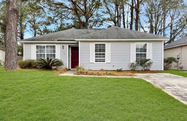 Available Now!! charming 3 bedroom, 2 bathroom home located in the sought-after Battery Point on Whitemarsh Island in Savannah, GA. - 119 Turnbuckle Court, Whitemarsh Island, GA 31410