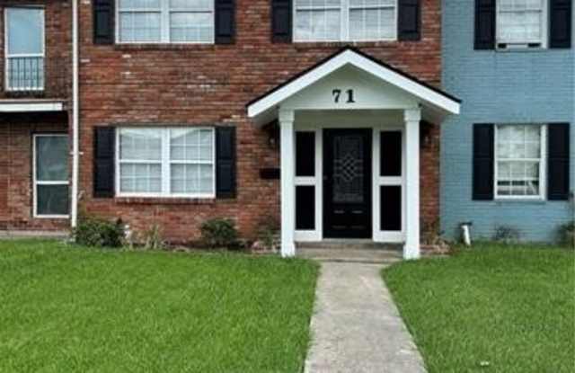 71 NEW ENGLAND Court Gallery 2