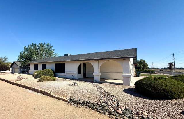 Updated 3 Bedroom, 2 Bathroom Home in Central Kingman – Across from the Mohave County Fairgrounds! Gallery 4