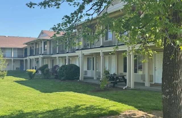 Nice first floor studio apartment in Creswell! photos photos
