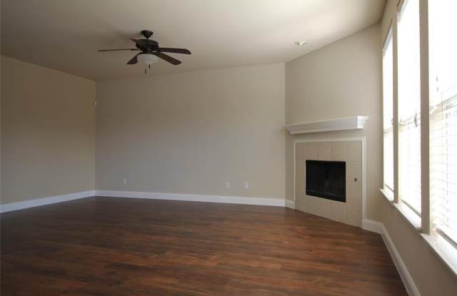 11799 Stephenville Drive Gallery 4